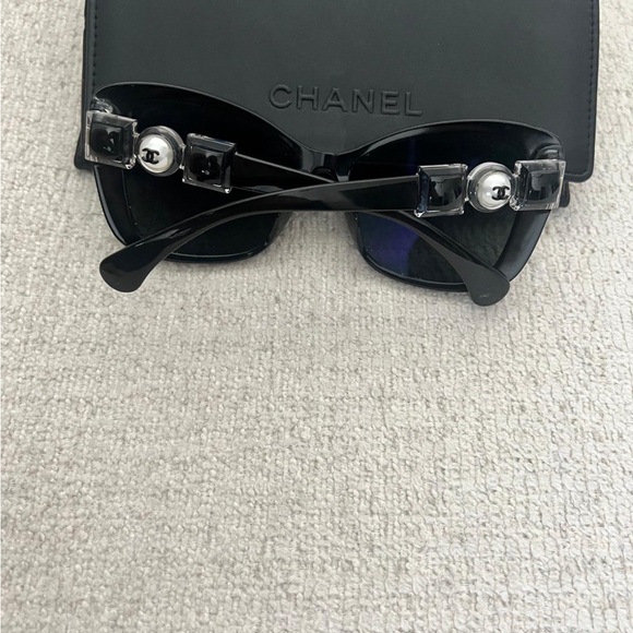 Chanel sunglasses worn one time - Picture 2 of 9